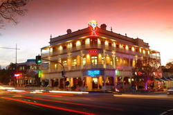 Regatta Hotel - Restaurant Canberra 1