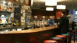 Off Broadway Hotel - Restaurant Canberra 2