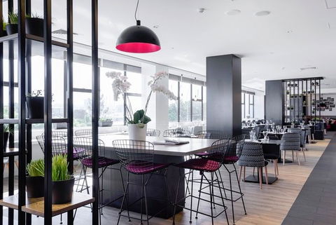 MRepublic Restaurant, Bar And Lounge - Restaurant Canberra 1
