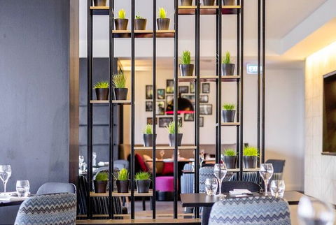 MRepublic Restaurant, Bar And Lounge - Restaurant Canberra 3