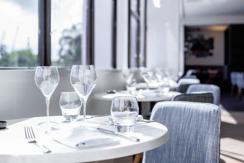 MRepublic Restaurant, Bar And Lounge - Restaurant Canberra 7