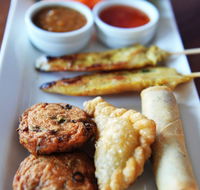 Mons Ban Sabai Thai Restaurant - Restaurant Canberra
