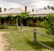The Blue Duck Inn Hotel - Restaurant Canberra