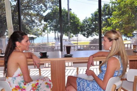 Beach House Hotel - Restaurant Canberra 1