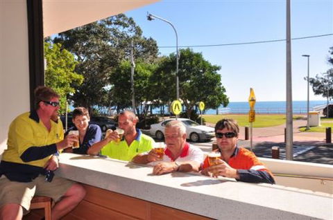 Beach House Hotel - Restaurant Canberra 2