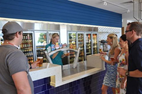 Beach House Hotel - Restaurant Canberra 3