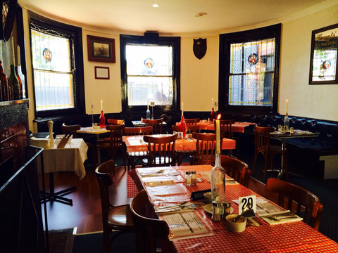 Queens Arms Hotel - Restaurant Canberra 2