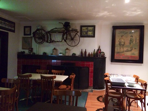 Queens Arms Hotel - Restaurant Canberra 3