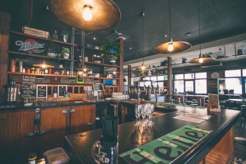 Bat And Ball Hotel - Restaurant Canberra 2