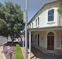 Milestone Hotel - Restaurant Canberra