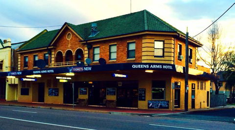 Queens Arms Hotel - Restaurant Canberra 0