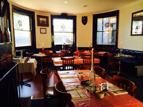 Queens Arms Hotel - Restaurant Canberra 2