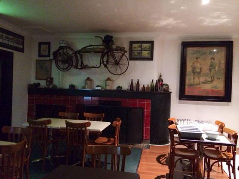 Queens Arms Hotel - Restaurant Canberra 3