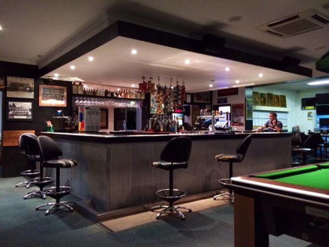 Queens Arms Hotel - Restaurant Canberra 4