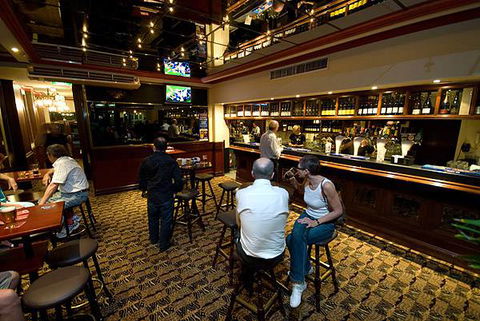 The Coach & Horses Hotel - Restaurant Canberra 3