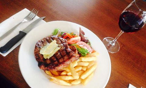 Ocean Grove Hotel - Restaurant Canberra 15