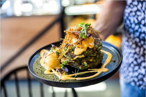 Mantra Studio Kitchen Bar - Restaurant Canberra 0