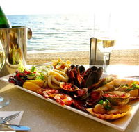 Waves on the Beach - Restaurant Canberra