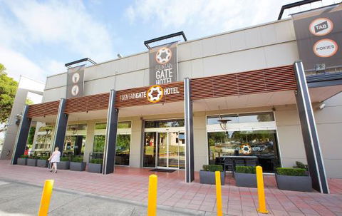 Fountain Gate Hotel - Restaurant Canberra 0