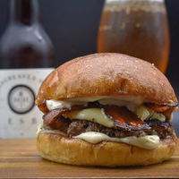 Monroe's Burgers  Beers