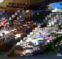 Red Brik Caffe - Restaurant Canberra