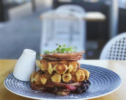 Explorers Restaurant - Restaurant Canberra 0