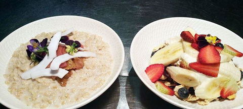 Explorers Restaurant - Restaurant Canberra 9