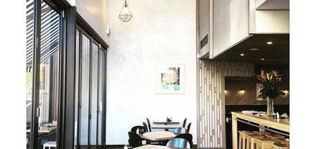 Explorers Restaurant - Restaurant Canberra 11