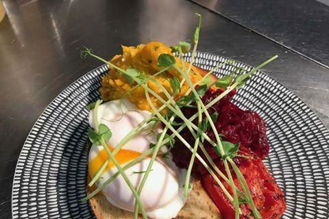 Explorers Restaurant - Restaurant Canberra 4