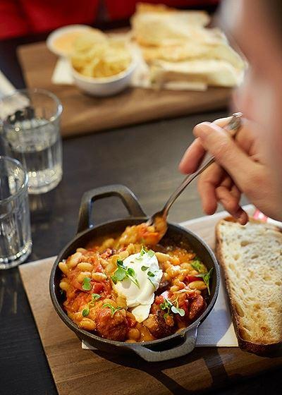 Explorers Restaurant - Restaurant Canberra 7