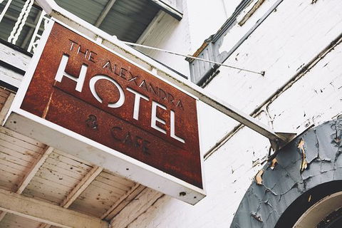 Alexandra Hotel And Cafe - Restaurant Canberra 0