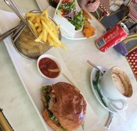 Supreme Bar and Restaurant - Restaurant Canberra