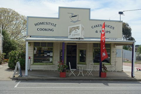 Antiques And Coffee - Restaurant Canberra 0
