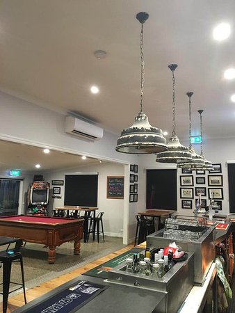Hearn's Meredith Hotel - Restaurant Canberra 0