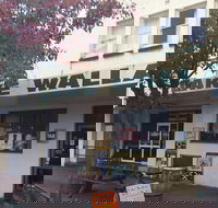 Lake Wallace Hotel - Restaurant Canberra