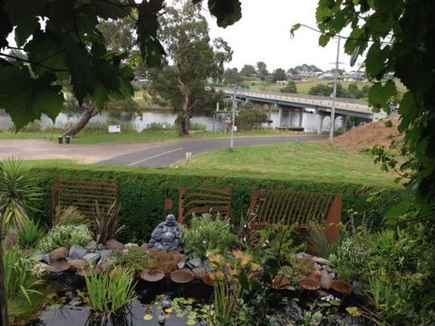 Over The Hedge - Restaurant Canberra 0
