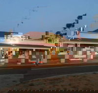 Watchem Hotel - Restaurant Canberra