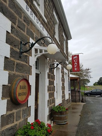 Elephant Bridge Hotel - Restaurant Canberra 0