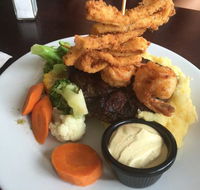 The Intersection Tavern - Restaurant Canberra