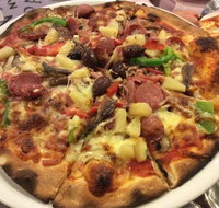 Lizas Woodfired Pizza - Restaurant Canberra