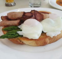 Hughzies Lakeside Brasserie - Restaurant Canberra