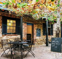 Alby  Esthers - Restaurant Canberra