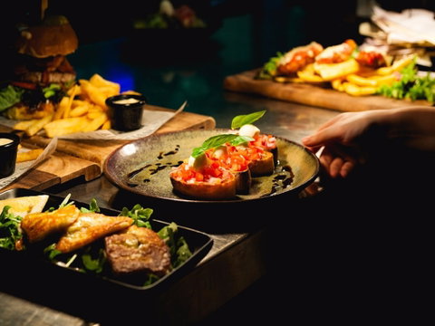 The Avenue - Restaurant Canberra 0