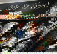 Cafe La Hoot - Restaurant Canberra