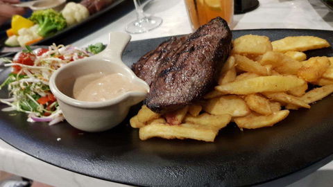 Heritage Hotel - Restaurant Canberra 0