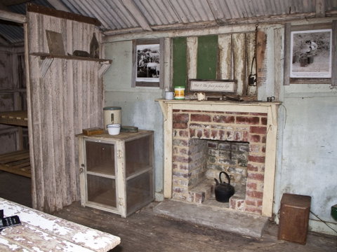 Hartzview Vineyard Heritage Pickers Hut Village - Restaurant Canberra 1