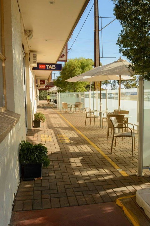 V Hotel - Restaurant Canberra 0