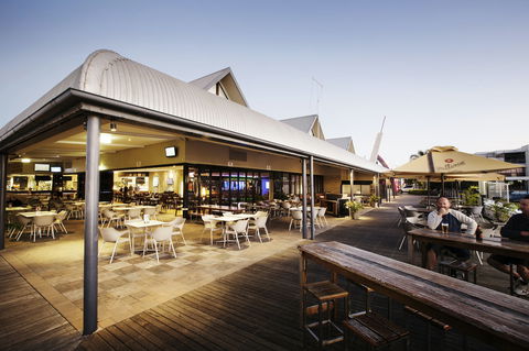 Kawana Waters Hotel - Restaurant Canberra 0