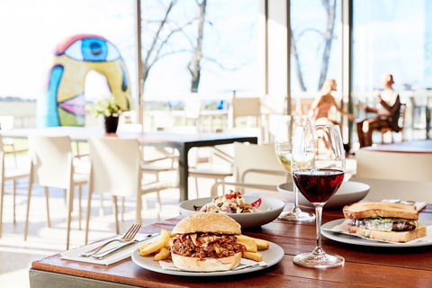 Wine Terrace And Cellar Door At Pt Leo Estate - Restaurant Canberra 1