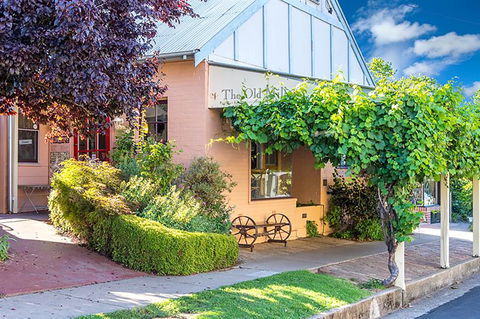 The Old Mill Cafe And Restaurant - Restaurant Canberra 0